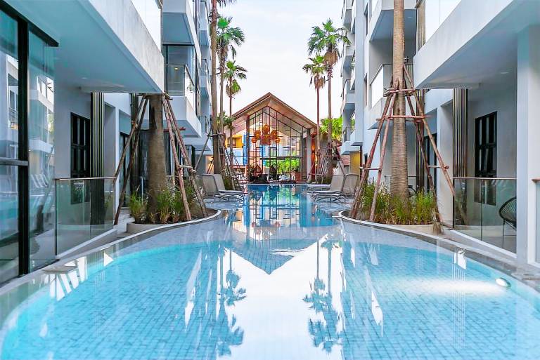 Modern Palmyrah Condo pool gym & parking A50