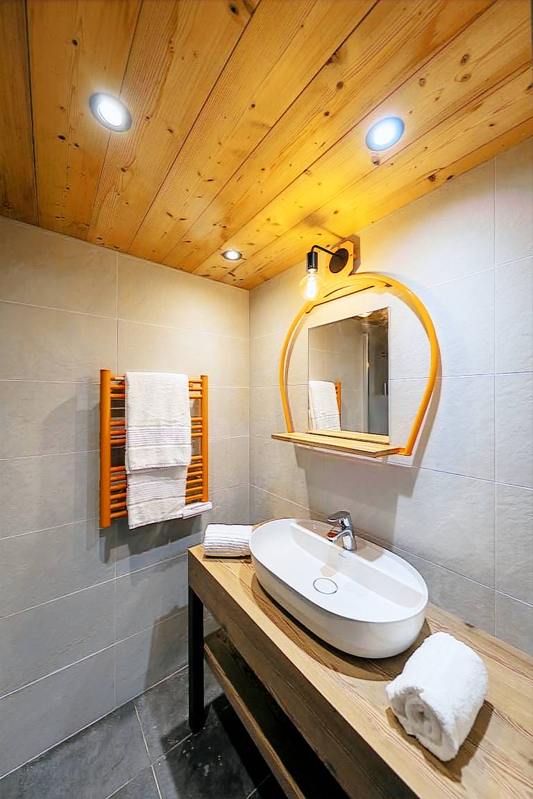 Family-oriented condo | Mountain view | Ski nearby | Dogs allowed — photo 5