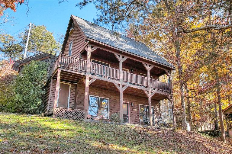 EZ drive Cabin~Private Hot Tub~Pool Table~pet friendly in Pigeon Forge, TN