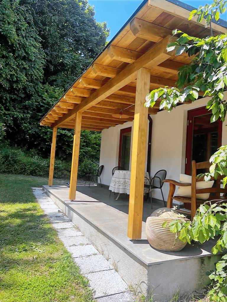 House with yard & patio | Nature view — photo 5