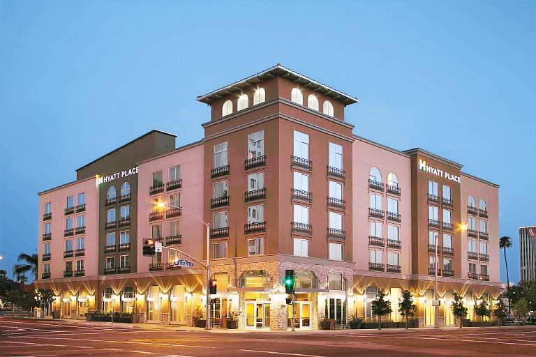 Hyatt Place Riverside Downtown