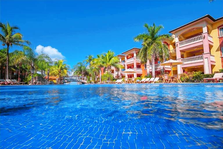 Resort  West Bay