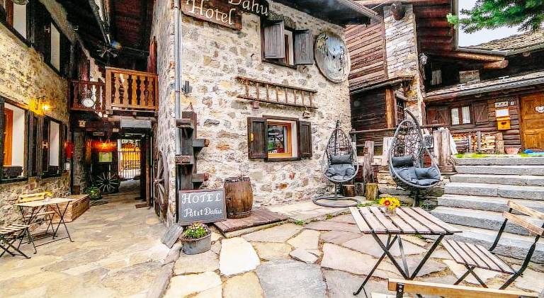 Hotel Petit Dahu - Chambres et Restaurant in Cogne