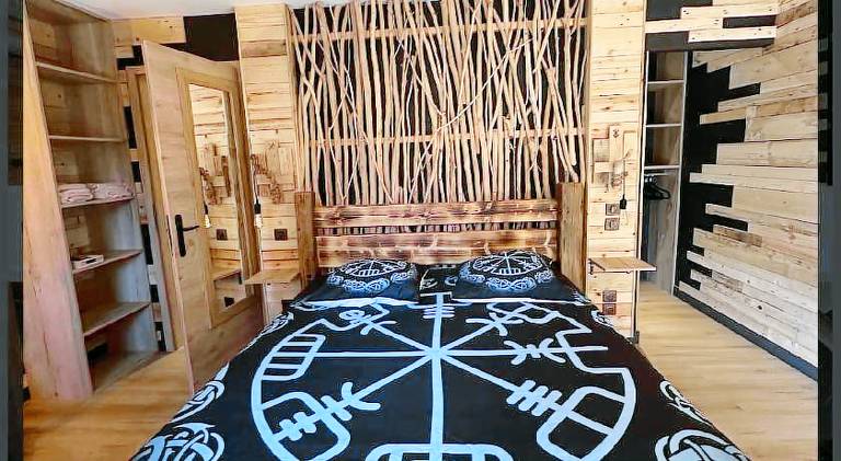 Le VALHALLA chambre freya in Forges-les-Eaux