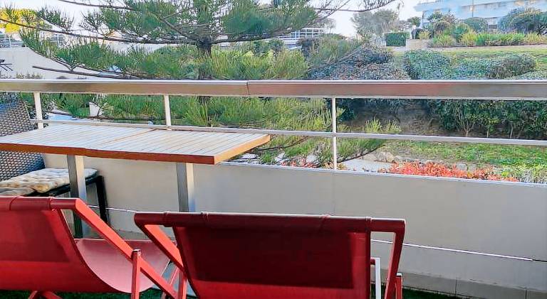 Holiday apartment with patio in Biot