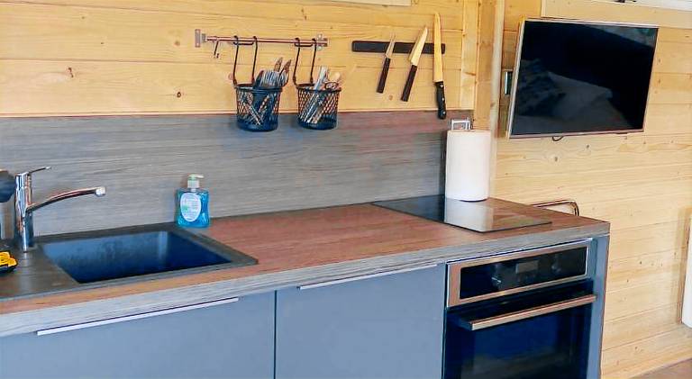Lodge with BBQ & yard — photo 4
