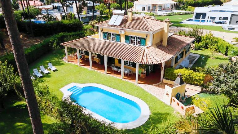 Family Friendly Villa Aroeira Golf with Pool, Garden, A/C & Wi-Fi in Setubal