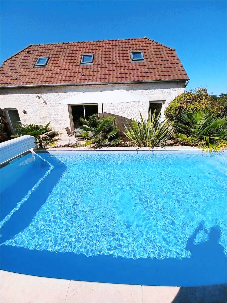Gite with private pool, grill & patio — photo 2
