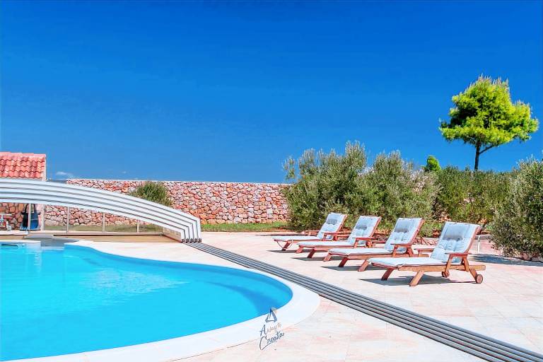 Luxury 7-BR villa with great hilltop views and pool — photo 3