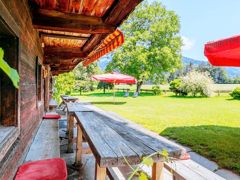 Charming vacation home with patio | Pets allowed — photo 3