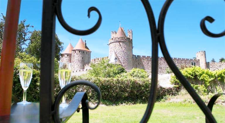 GOOD KNIGHT — photo 3