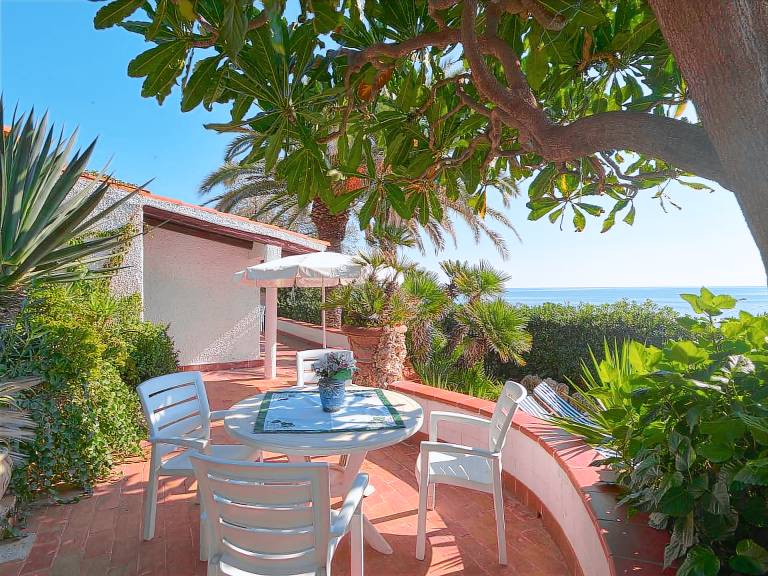 Vacation home with barbecue, garden & terrace | Sea view — photo 2