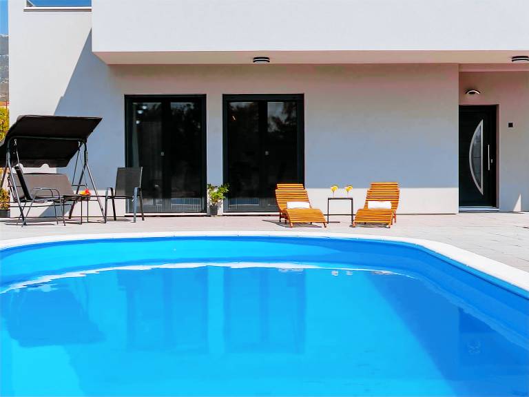Villa Infinity - Six Bedroom Villa with Swimming Pool and Hot Tube — photo 2