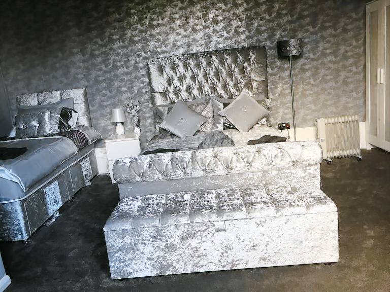 Apartment Paisley