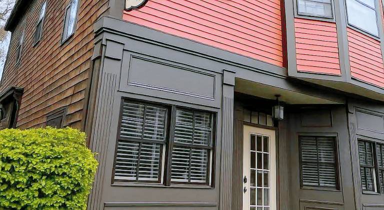 House with barbeque | Pet-friendly in Melville, MA