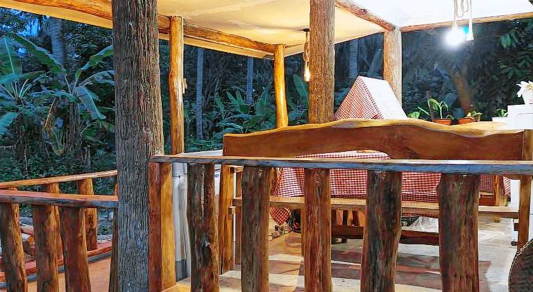 Rustic Stone House+Beach Access — photo 4