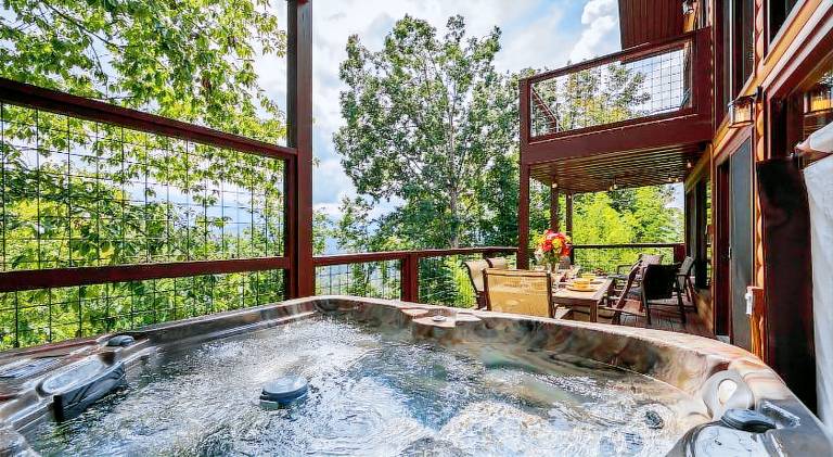 House with jacuzzi — photo 3