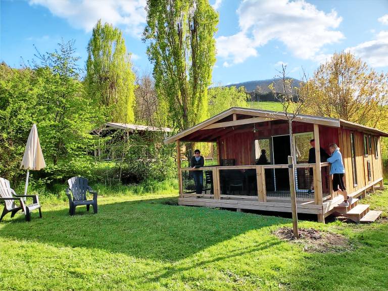 Wonderful chalet with yard, pool & jacuzzi | Mountain view | Pets are welcome — photo 3