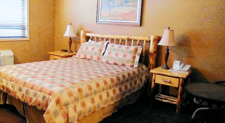 Elkwater Lake Lodge and Resort