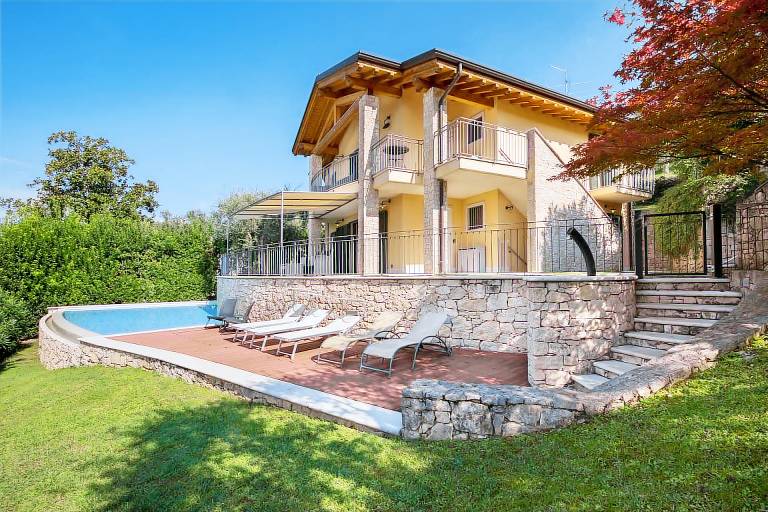 Beautiful villa with barbeque, yard & fast internet | City view | Beach nearby | Dogs allowed — photo 2