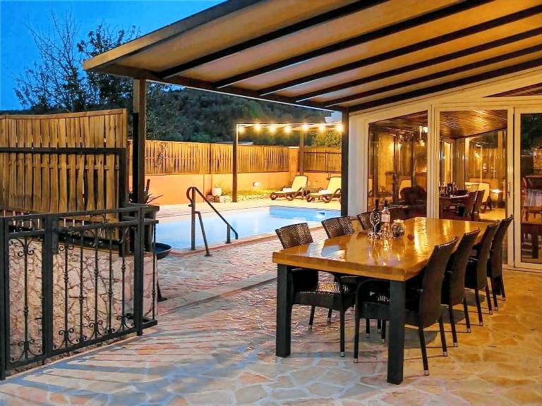 House with BBQ, private pool & patio | Mountain view — photo 2