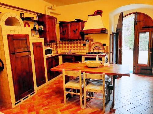 Apartment with barbeque, private pool & yard in Gubbio