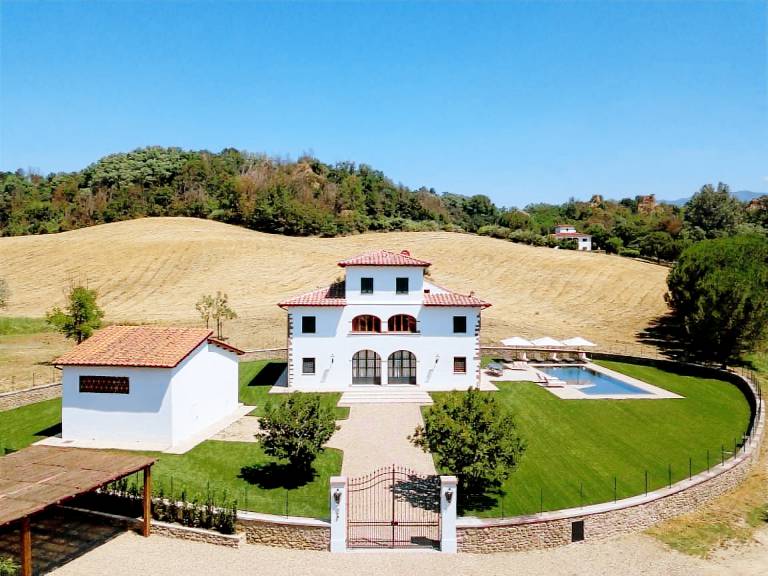 Luxury villa in panoramic location 30 minutes from Florence — photo 3