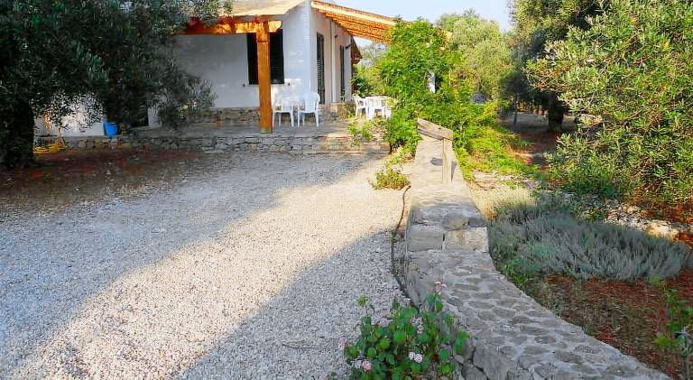 Farm with garden, terrace & barbecue — photo 5