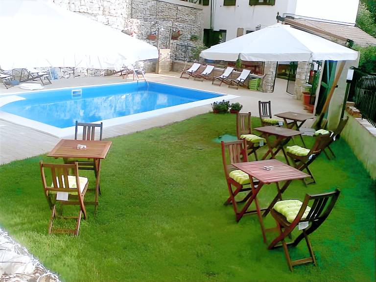 Serviced apartment with garden, terrace & pool in Spezzano della Sila