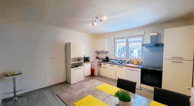 Apartment with yard & terrace — photo 5