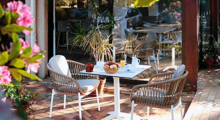 Serviced apartment with yard & terrace — photo 4