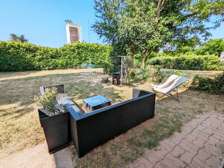 Cottage with yard & grill — photo 2