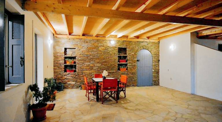 Villa with yard & terrace — photo 4