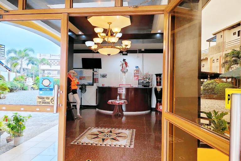 Sea Urchin Hotel near Hundred Islands — photo 3