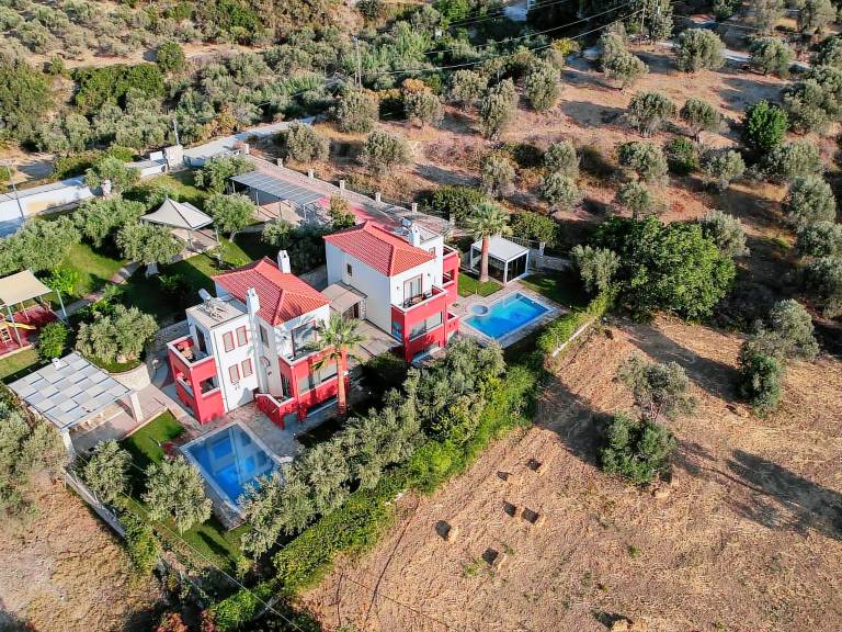 House with private pool, yard & BBQ | Good for workation — photo 2