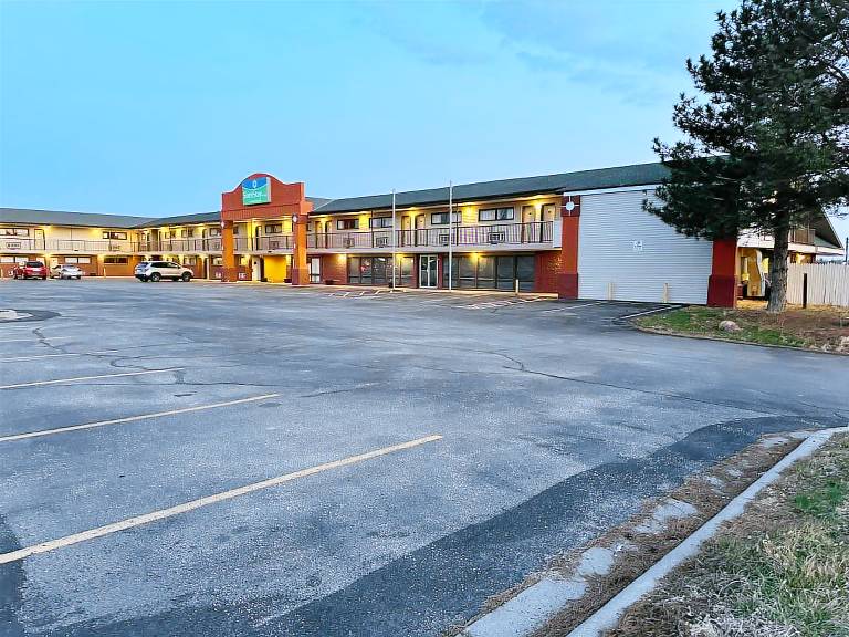 Stay Inn by OYO Near I 80 Lincoln West — photo 4