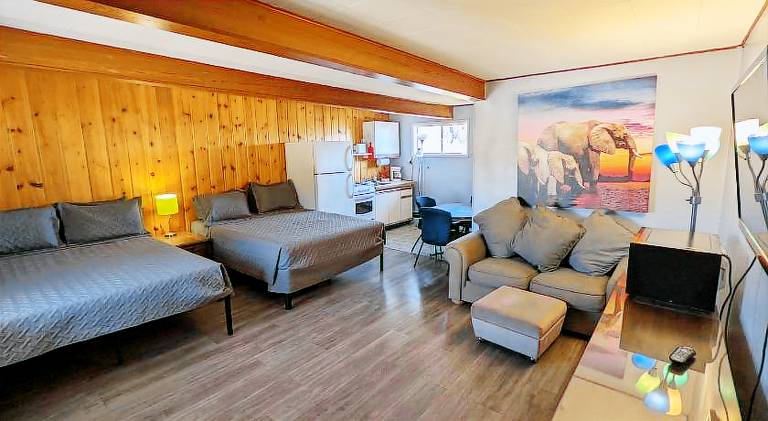 Deerview Lodge & Cabins — photo 2
