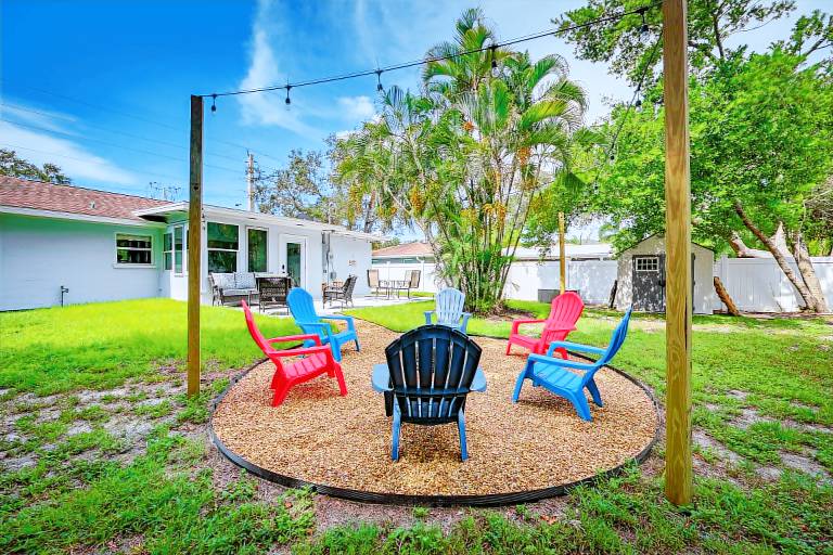 Sunny Sarasota Home w Private Yard & Fire Pit