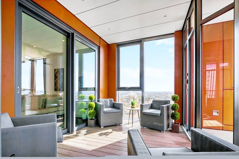 Modern penthouse in nine elms