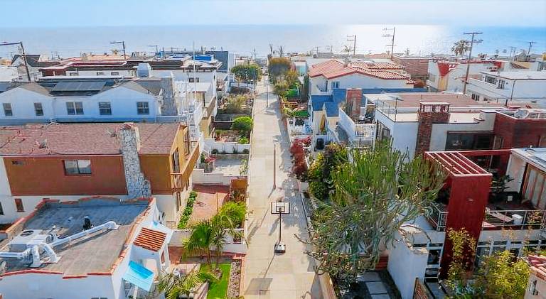House | Next to the beach | Pets are welcome in Manhattan Beach, CA
