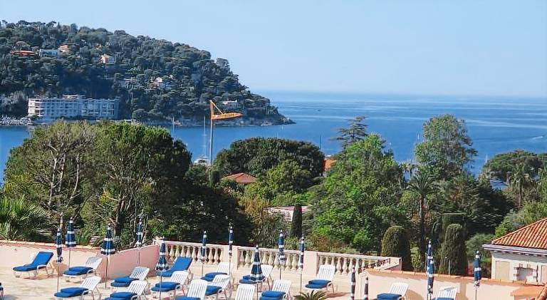Wonderful rental apartment with yard, patio & private pool | Beach nearby | Dogs allowed in Beaulieu-sur-Mer