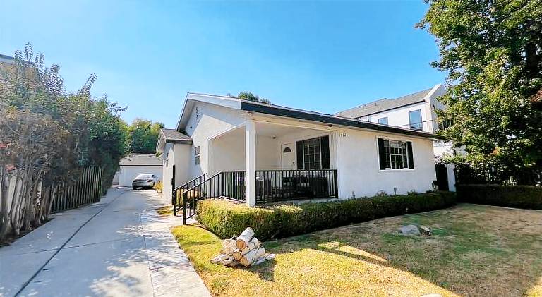 Charming Bright Traditional Home in Sherman Oaks