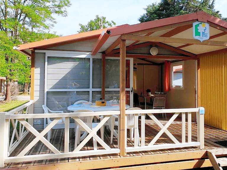 Nice chalet with pool & patio | Pets are welcome — photo 4