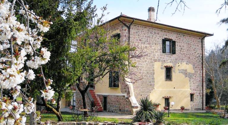 Lovely farm with jacuzzi, pool & garden | Pet-friendly in Castel del Piano