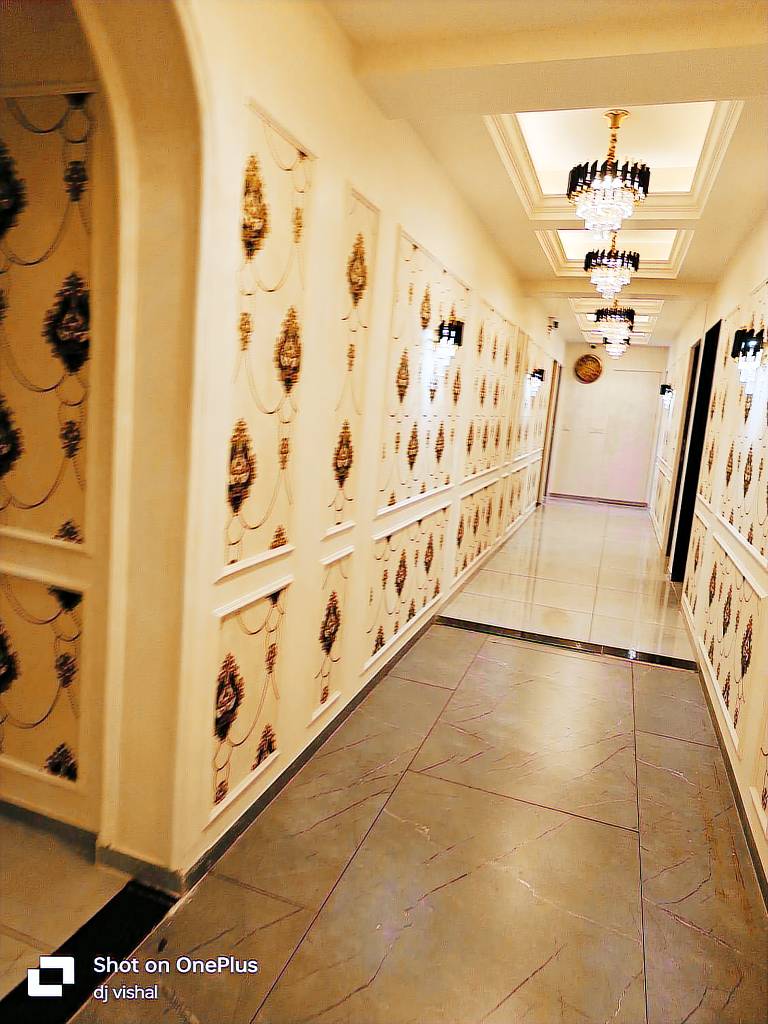 Hotel Cloud 7 in Ahmedabad