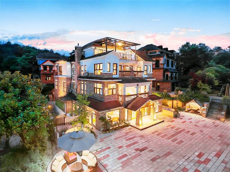 Chongqing Xiannv Mount Peach Blossom Spring Homest in Chongqing