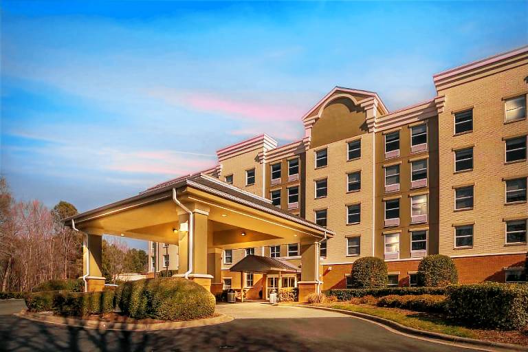 Comfort Suites near Birkdale Village- Huntersville — photo 2