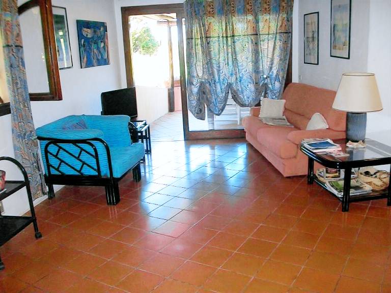 Children-friendly beautiful villa with patio, pool & yard | Pets allowed — photo 3