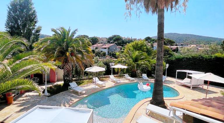 Fantastic pool villa 900m to the beach; with extravagant big garden in Sainte-Maxime