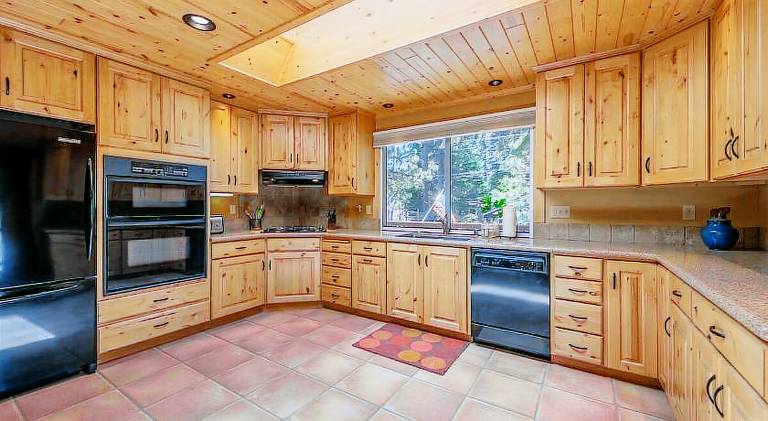 Chamberland retreat-Hot Tub, Pool Table, Movie & Ski — photo 4